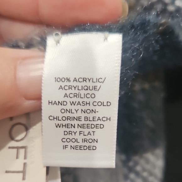 LOFT Monochrome Textured Scarf - Picture 3 of 5